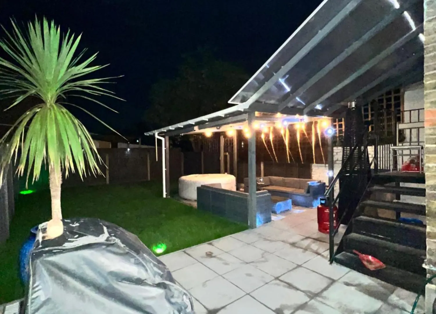 Modern House With Relaxing Hot Tub Apartment Uxbridge 0*,  United Kingdom