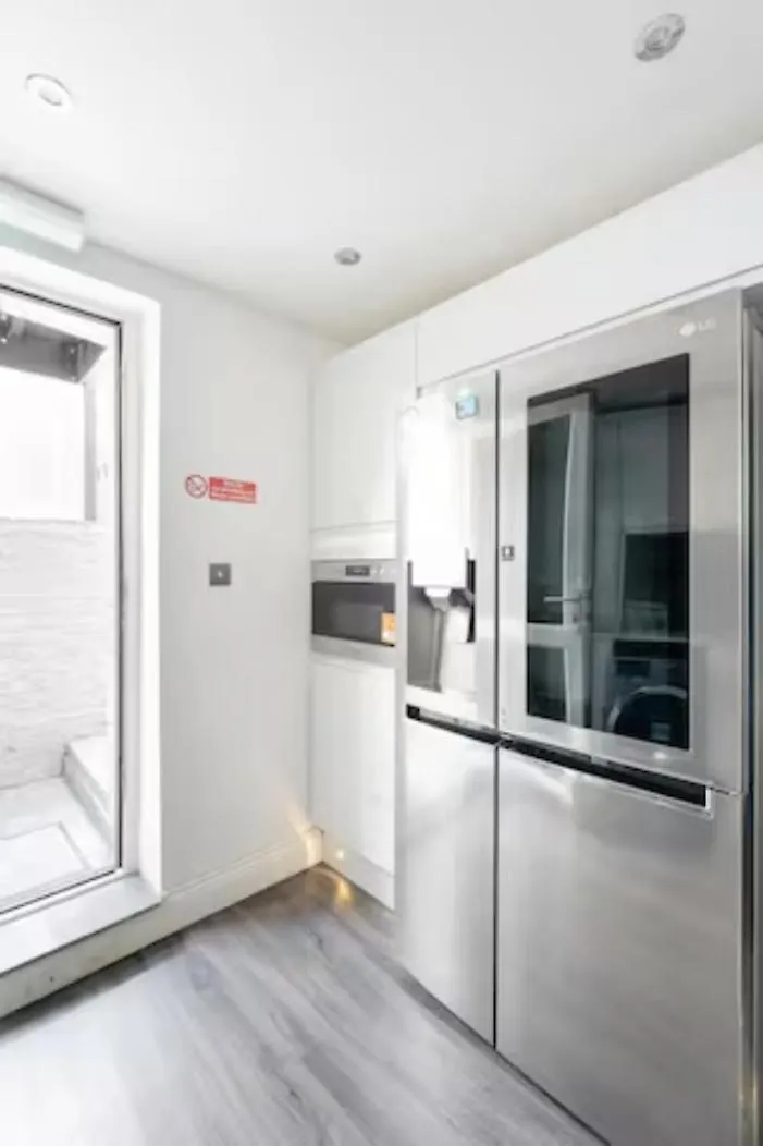 Modern House With Relaxing Hot Tub Apartment Uxbridge United Kingdom