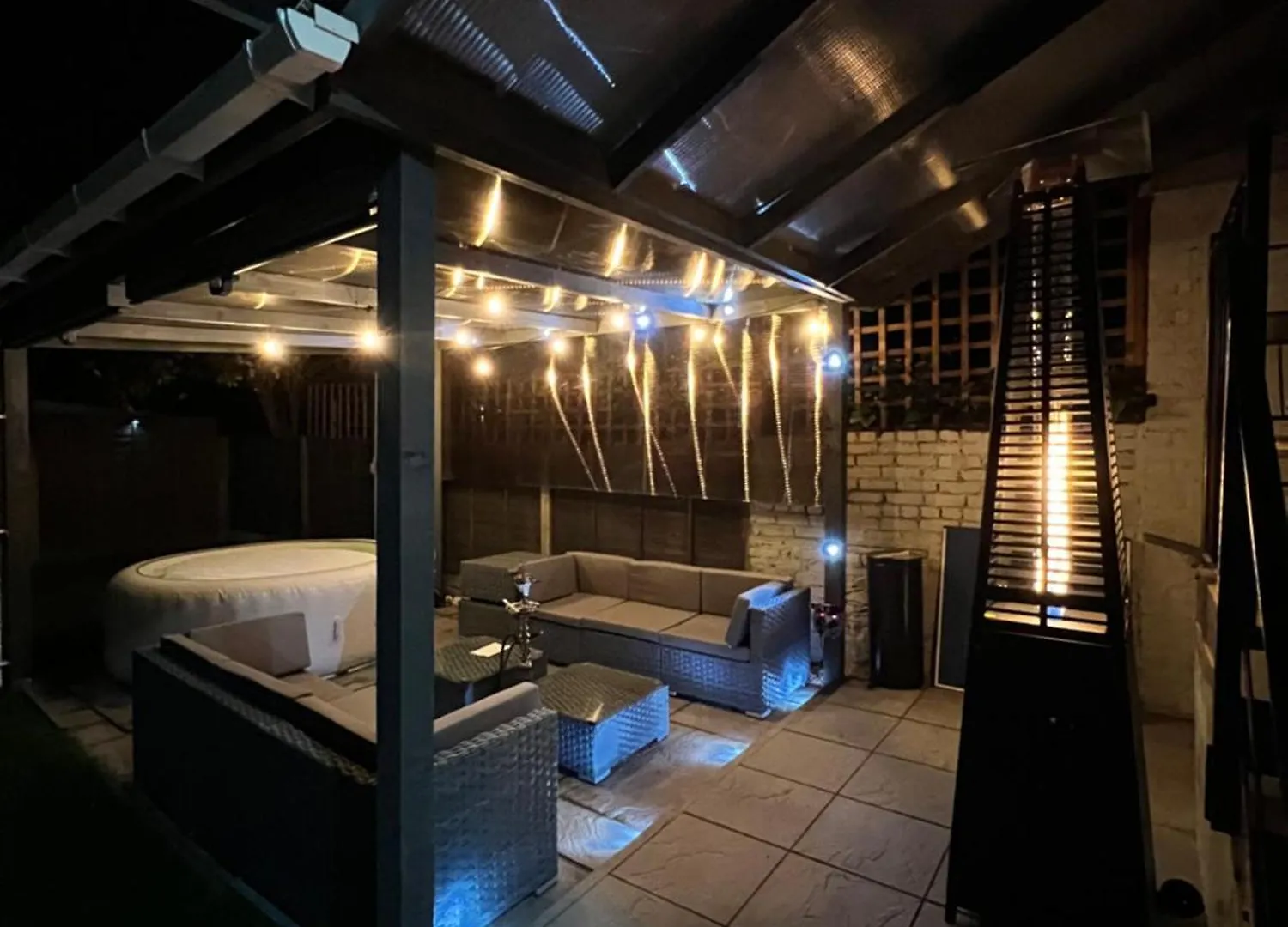 Modern House With Relaxing Hot Tub Apartment Uxbridge United Kingdom